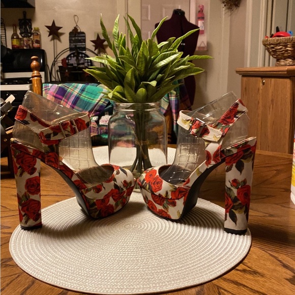 Qupid Floral Heels Size 9 - Picture 3 of 7